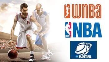 Die Logos der amerikanischen Basketballwettbewerbe NBA, WNBA und College und eine Basketball-Spielszene.