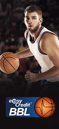 Ein Basketballspieler und das Logo der Basketball Bundesliga.