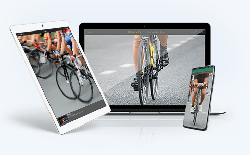 Ein Laptop, ein Tablet und ein Smartphone mit Live Streams vom Radsport.