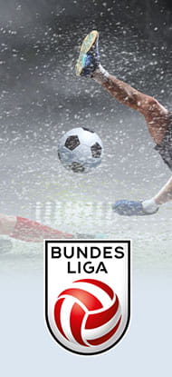 Eine Fußballszene und das Logo von der Bundesliga in Österreich.