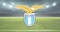 Das Logo von Lazio Rom und im Hintergrund ein Stadion.