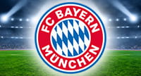 Das Logo von Bayern München und im Hintergrund ein Stadion.