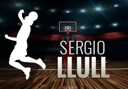 Die Umrisse von Sergio Llull in einer Basketball-Halle.