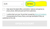 Die Eingabe des Bonuscodes "20FREE" bei der Registrierung auf der Seite von Ladbrokes.