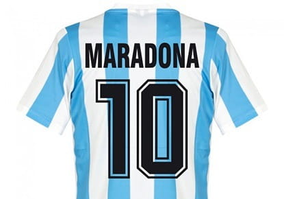 Ein Argentinien-Trikot mit der Nummer 10 von Maradona