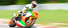 Ein Motorradfahrer.
