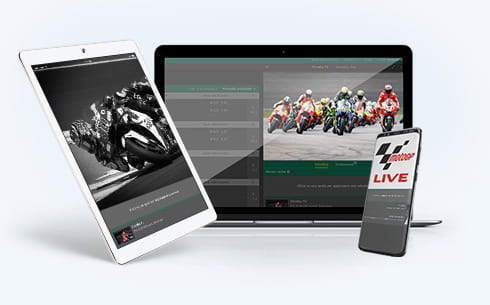 Ein Laptop, ein Tablet und ein Smartphone mit Live Streams vom MotoGP.