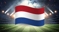 Die Flagge der Niederlande und im Hintergrund ein Stadion.