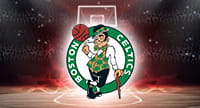 Das Logo der Boston Celtics und im Hintergrund ein Basketballfeld.