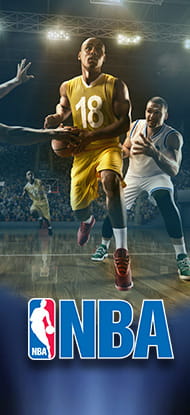 Eine Szene aus einem Basketballspiel und das Logo der NBA.