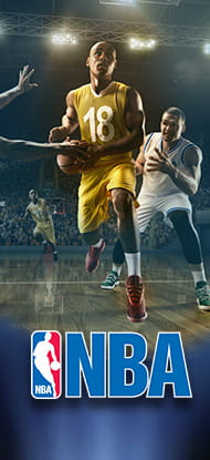 Eine Szene aus einem Basketballspiel und das Logo der NBA.