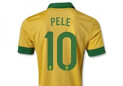 Ein Brasilien-Trikot mit der Nummer 10 von Pele