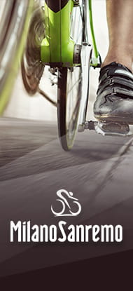 Ein Radfahrer und das Logo von Mailand-Sanremo.