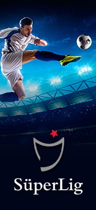 Ein Fußballspieler und das Logo von der Süper Lig.