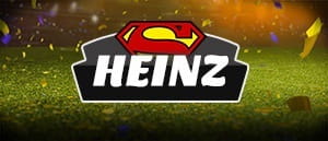 Das Logo der Heinz Wette und im Hintergrund ein Fußballplatz.