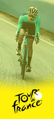 Ein Radfahrer und das Logo der Tour de France. 