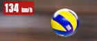 Ein fliegender Volleyball und die Angabe 134 km/h.