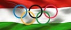 Die Fahne Ungarns mit den olympischen Ringen.