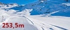 Eine Skiflugschanze mit der Angabe von 253,5m.