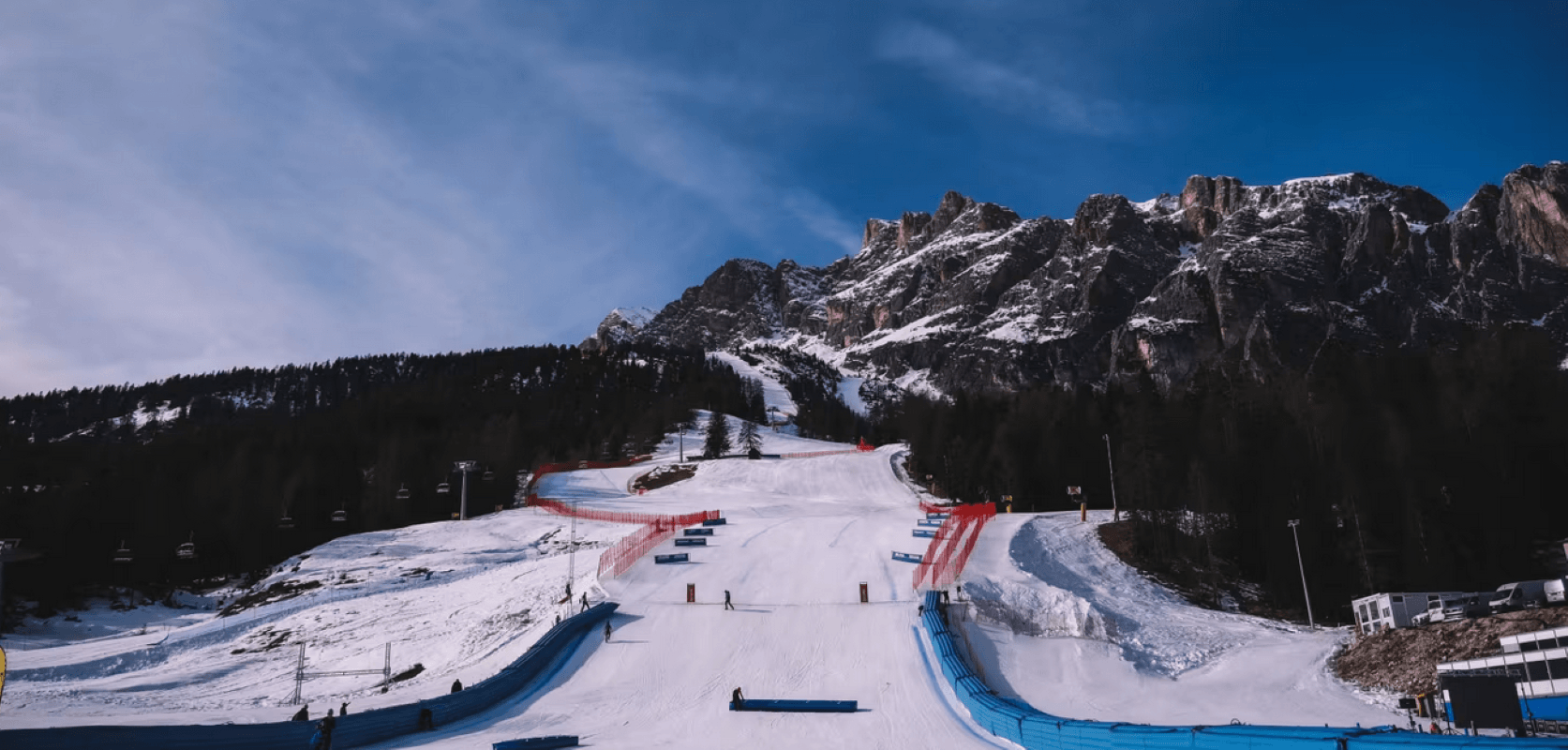 Aufnahme einer Skipiste in Cortina d’Ampezzo, Italien.