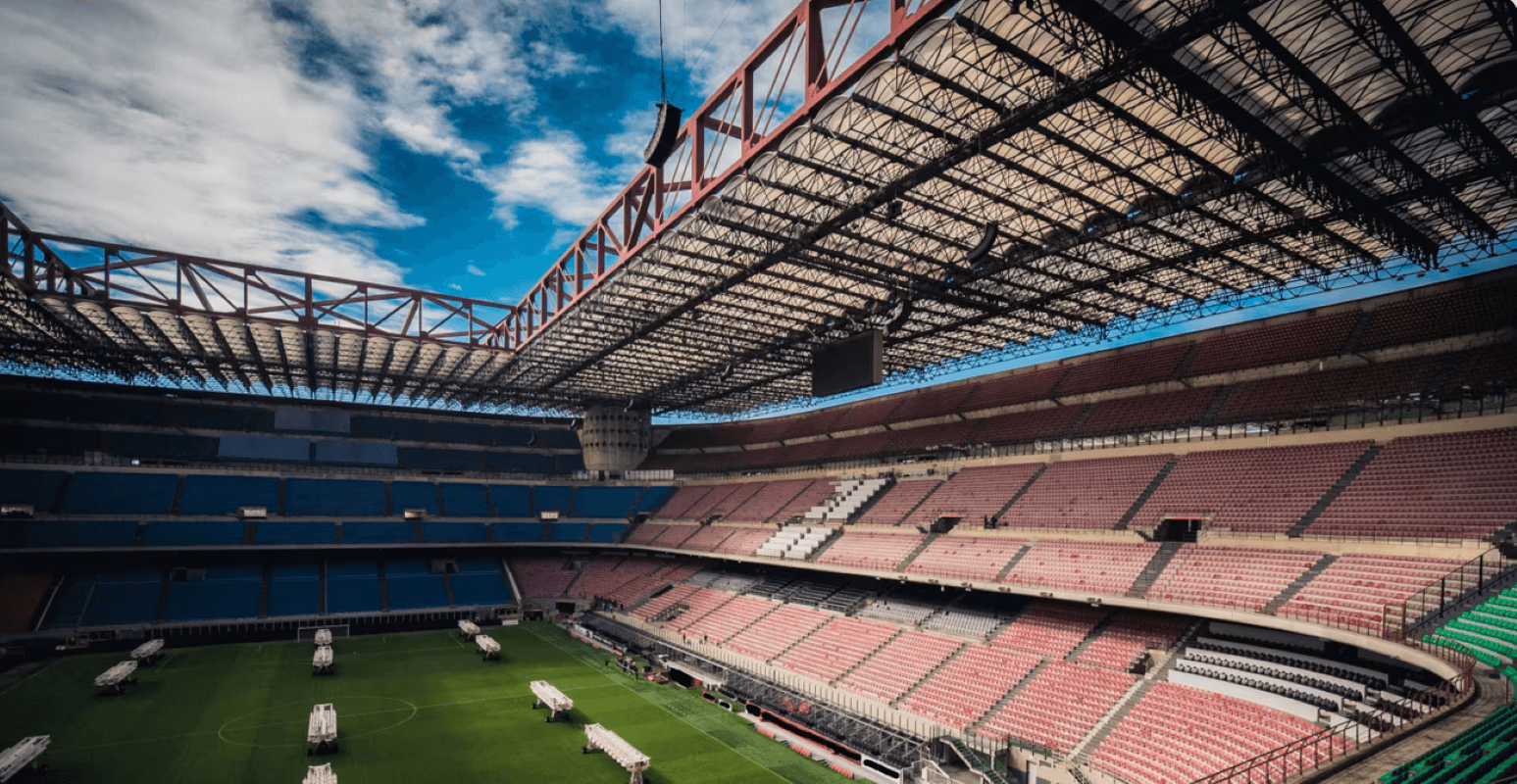 Aufnahme des San Siro Stadions in Mailand, dem Veranstaltungsort der Eröffnungsfeier der Olympischen Winterspiele.