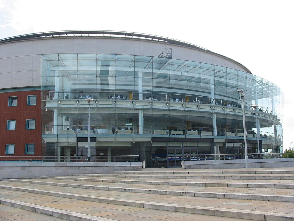 Aufnahme der Waterfront Hall in Belfast, Nordirland. Austragungsort der Snooker Northern Ireland Open 2026.