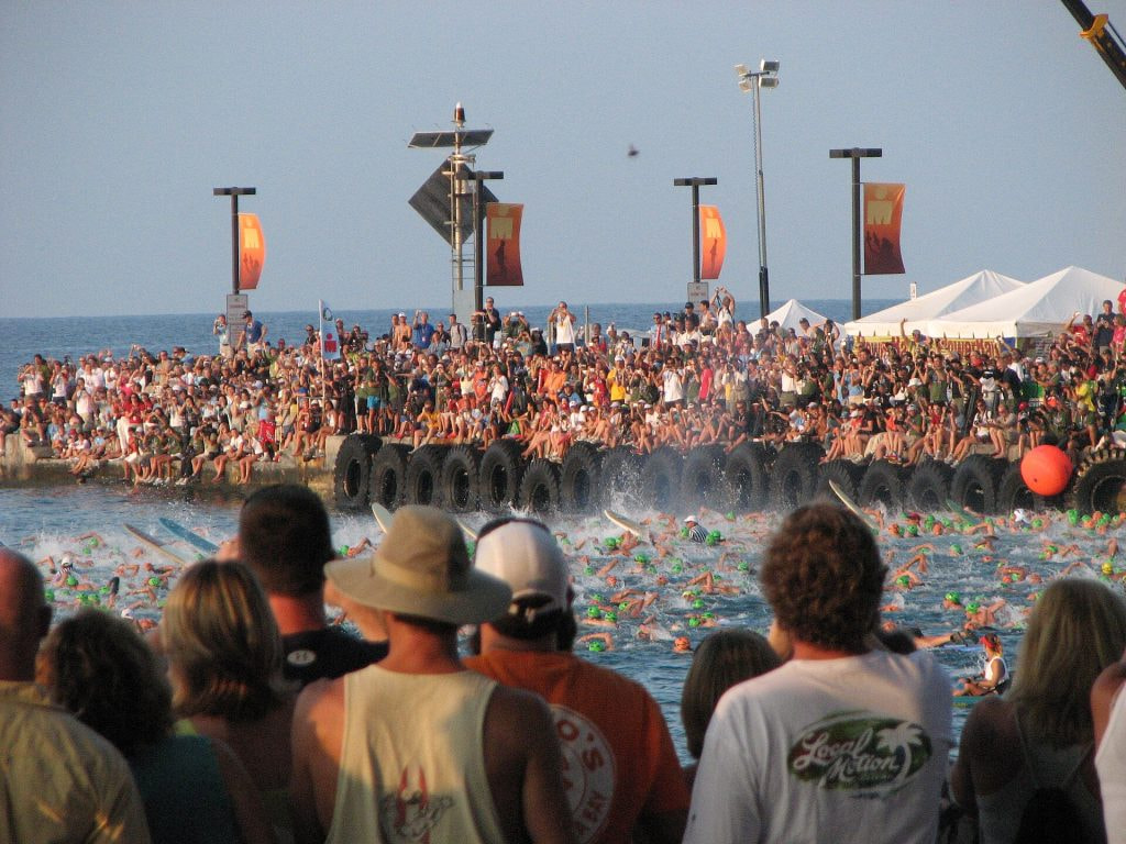 Der Start des Ironman Hawaii 2008 in Kona.